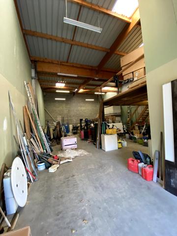 A LOUER :ocal d'activité 220 m2 - OUEST de NANTES
