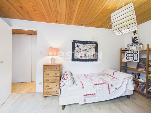 A vendre à Marmanhac, sur terrain d'environ 4000 m², maison de type 6 d'une surface de 157 m² avec carport, garage et piscine
