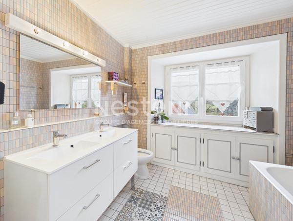 A vendre à Marmanhac, sur terrain d'environ 4000 m², maison de type 6 d'une surface de 157 m² avec carport, garage et piscine