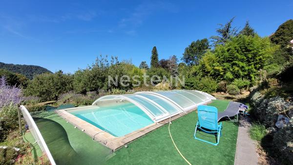 A vendre à Marmanhac, sur terrain d'environ 4000 m², maison de type 6 d'une surface de 157 m² avec carport, garage et piscine