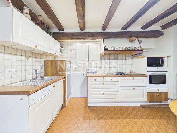 A vendre à Marmanhac, sur terrain d'environ 4000 m², maison de type 6 d'une surface de 157 m² avec carport, garage et piscine