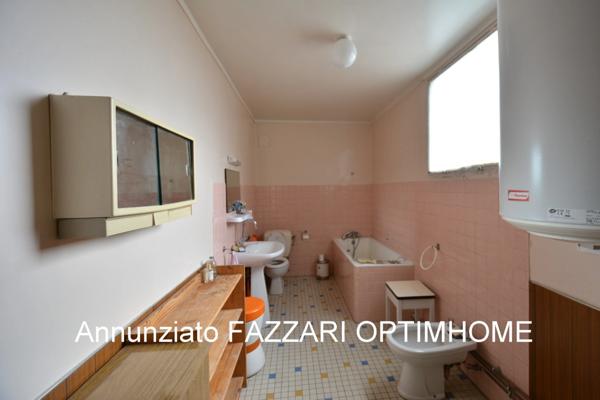 À vendre en exclusivité : Grande maison de ville historique à rénover, avec commerce – centre-ville de Stenay (proche Belgique et Luxembourg)