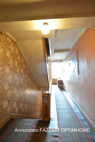 À vendre en exclusivité : Grande maison de ville historique à rénover, avec commerce – centre-ville de Stenay (proche Belgique et Luxembourg)