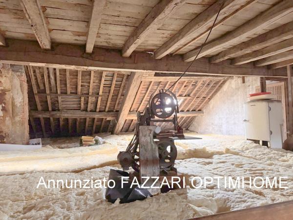 À vendre en exclusivité : Grande maison de ville historique à rénover, avec commerce – centre-ville de Stenay (proche Belgique et Luxembourg)