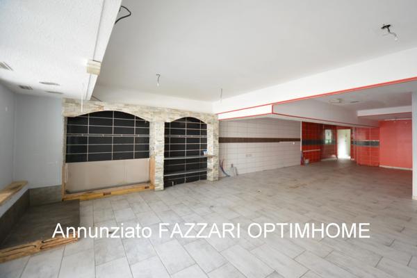 À vendre en exclusivité : Grande maison de ville historique à rénover, avec commerce – centre-ville de Stenay (proche Belgique et Luxembourg)