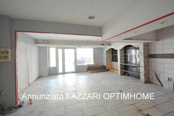 À vendre en exclusivité : Grande maison de ville historique à rénover, avec commerce – centre-ville de Stenay (proche Belgique et Luxembourg)