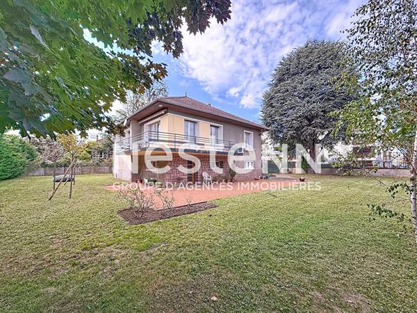 Grande maison T5 avec 3 chambres, un garage, une buanderie et une cave - 69500 BRON