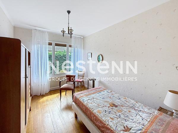 Grande maison T5 avec 3 chambres, un garage, une buanderie et une cave - 69500 BRON