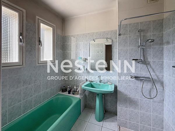 Grande maison T5 avec 3 chambres, un garage, une buanderie et une cave - 69500 BRON