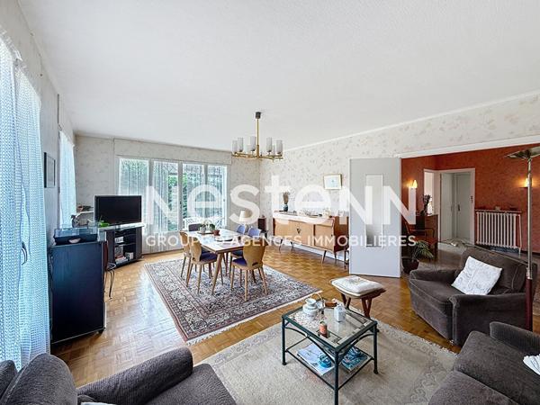 Grande maison T5 avec 3 chambres, un garage, une buanderie et une cave - 69500 BRON