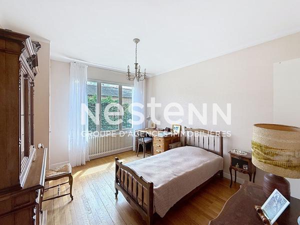 Grande maison T5 avec 3 chambres, un garage, une buanderie et une cave - 69500 BRON