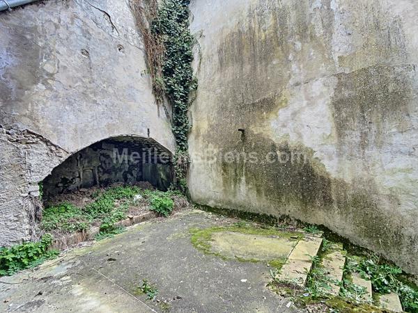 Appartement avec cour à rénover