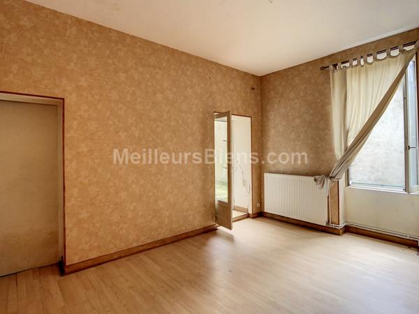 Appartement avec cour à rénover