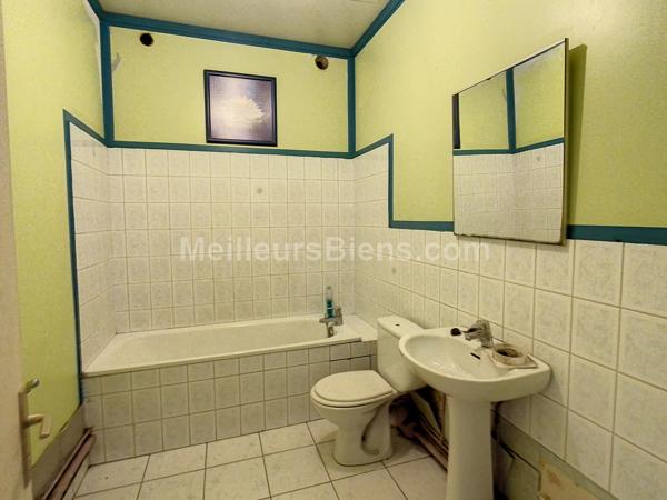 Appartement avec cour à rénover