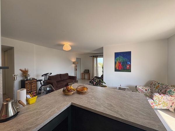 HYERES - Appartement T4 - 83 m² - Terrasse 50 m² - Stationnements