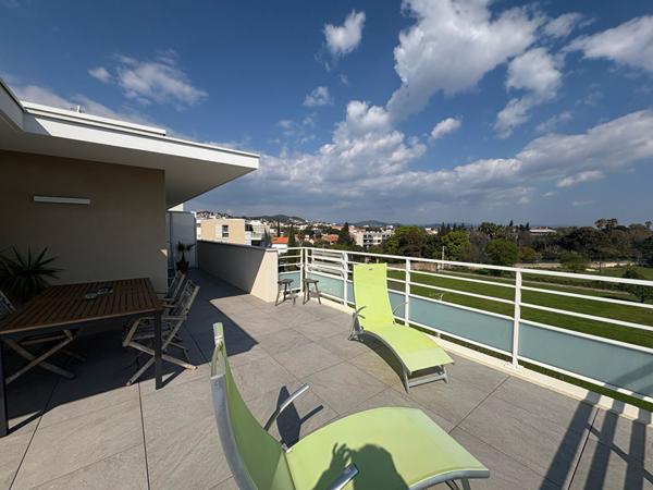 HYERES - Appartement T4 - 83 m² - Terrasse 50 m² - Stationnements