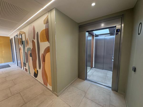 HYERES - Appartement T4 - 83 m² - Terrasse 50 m² - Stationnements