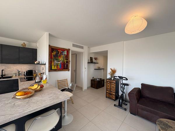 HYERES - Appartement T4 - 83 m² - Terrasse 50 m² - Stationnements