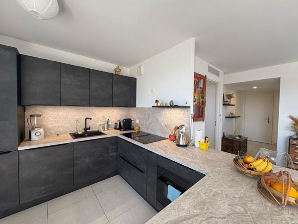 HYERES - Appartement T4 - 83 m² - Terrasse 50 m² - Stationnements