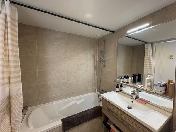 HYERES - Appartement T4 - 83 m² - Terrasse 50 m² - Stationnements