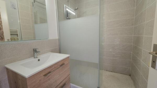 Maison individuelle, 3 chambres, jardin, garage.