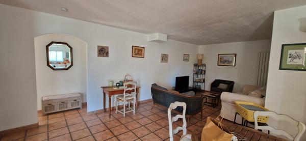 MAISON MEUBLEE 4 PIECES - GRAND JARDIN - CLIMATISATION - CABANON DE JARDIN