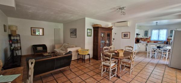 MAISON MEUBLEE 4 PIECES - GRAND JARDIN - CLIMATISATION - CABANON DE JARDIN