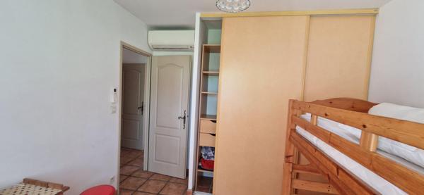 MAISON MEUBLEE 4 PIECES - GRAND JARDIN - CLIMATISATION - CABANON DE JARDIN