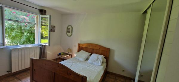 MAISON MEUBLEE 4 PIECES - GRAND JARDIN - CLIMATISATION - CABANON DE JARDIN