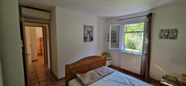 MAISON MEUBLEE 4 PIECES - GRAND JARDIN - CLIMATISATION - CABANON DE JARDIN