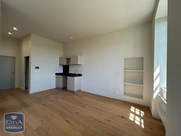 Appartement à louer 2 pièces 44m² Dole (39100)