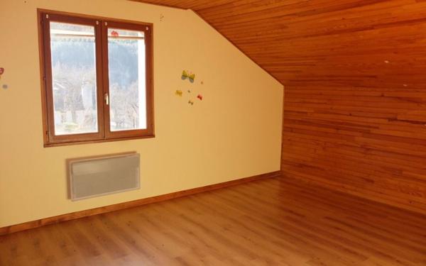 Appartement à louer    5 pièces • 155 m2 Mende