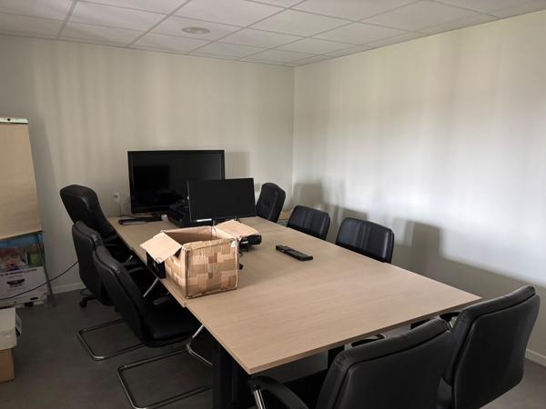 A LOUER - BUREAU - LA CHAPELLE EN SERVAL