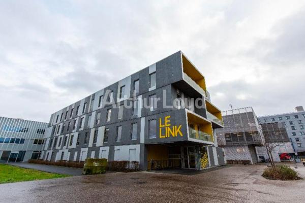 Bureaux à louer à Roubaix immeuble récent proche métro et axes rapides