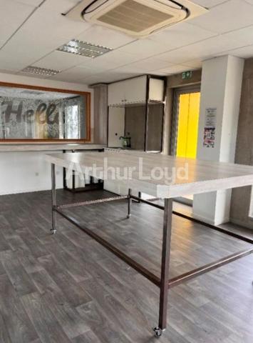 Bureaux à louer à Roubaix immeuble récent proche métro et axes rapides