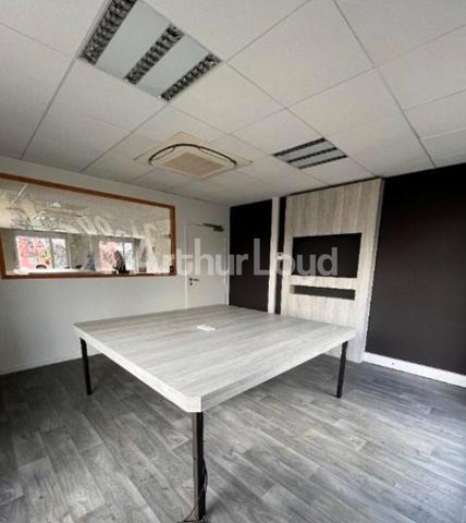Bureaux à louer à Roubaix immeuble récent proche métro et axes rapides