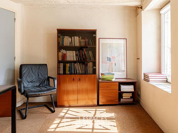 Maison atypique au sud de La Loire, à rénover