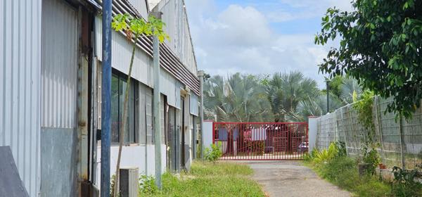 HANGARS pour PROFESSIONNELS à VENDRE à KOUROU