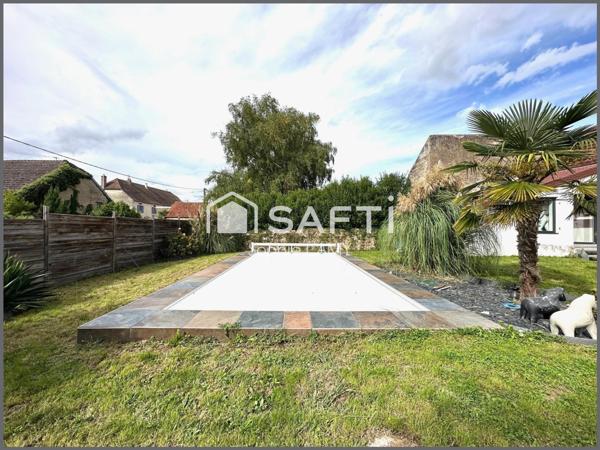 Grande maison rénovée sur parcelle avec piscine