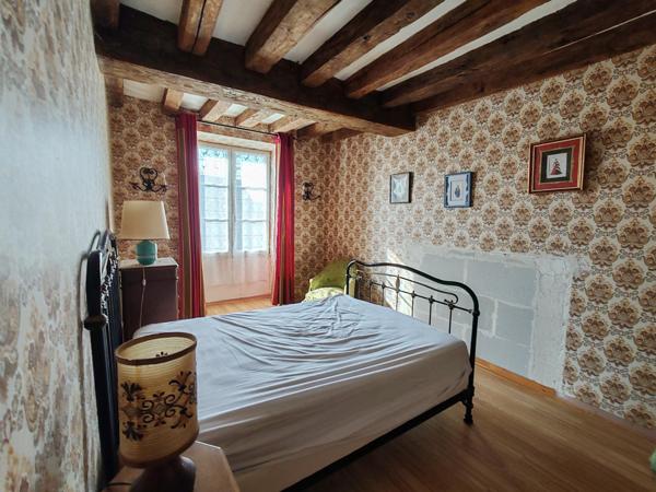 Ancien presbytère  avec ses dépendances et son terrain !