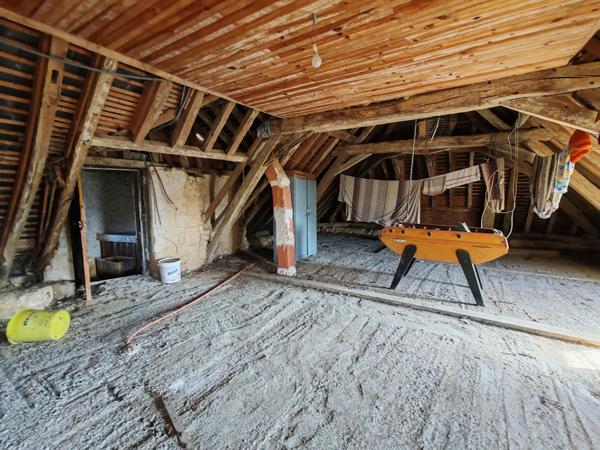 Ancien presbytère  avec ses dépendances et son terrain !