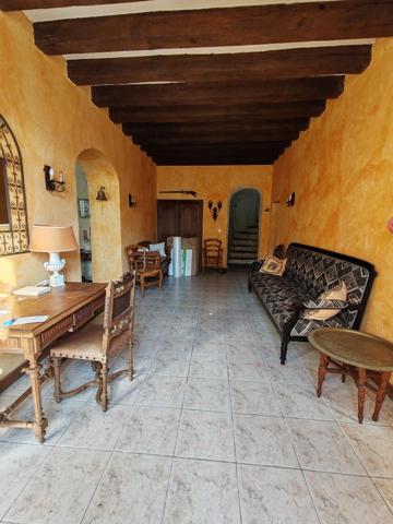 Ancien presbytère  avec ses dépendances et son terrain !