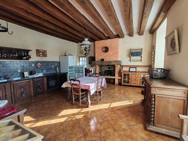 Ancien presbytère  avec ses dépendances et son terrain !