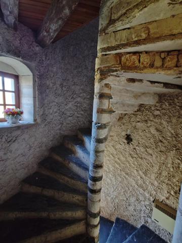 Ancien presbytère  avec ses dépendances et son terrain !