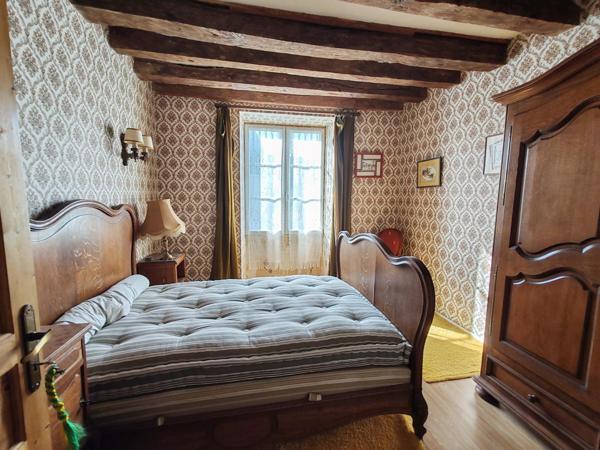 Ancien presbytère  avec ses dépendances et son terrain !