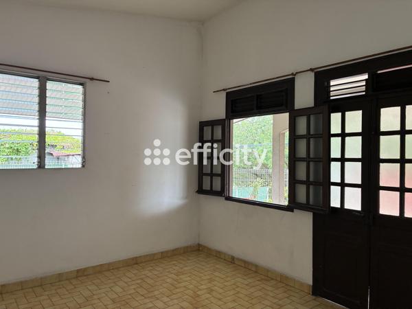 Maison
         10 pièces
        - 210 m² Exclusivité 490 000 € *