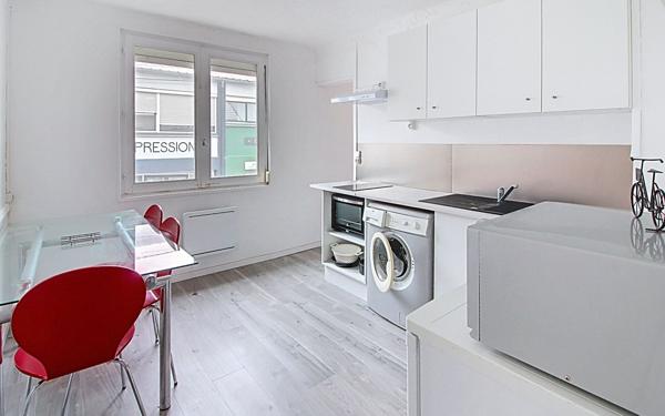 Immeuble à vendre    3 pièces •  Montchanin