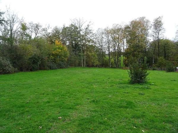 SECTEUR SAINT JUNIEN A LA CAMPAGNE BEAU TERRAIN PLAT DE 2422 M²