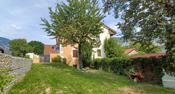 Léaz (01200) maison avec jardin