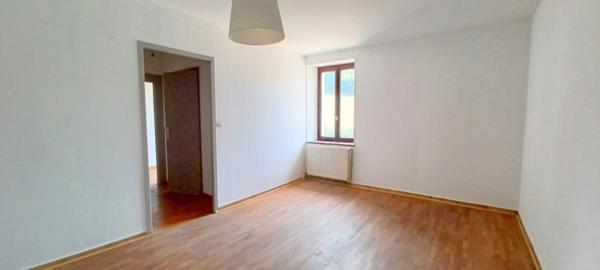 Léaz (01200) maison avec jardin